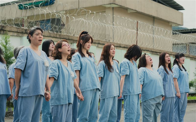 陳意涵與全組女演員感情默契超好。(圖/壹壹喜喜提供)