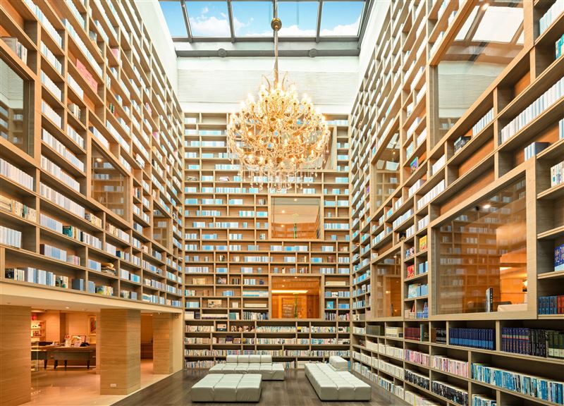 講座地點選在大地酒店最具盛名打卡勝地「光陰部落藏書閣」。(圖/飯店旅宿業者提供)