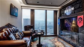 台北漢來大飯店自即日起至2026年2月1日與暴雪娛樂聯袂推出《台北漢來✖魔獸世界：至暗之夜》全台唯一魔獸主題房。（圖／飯店旅宿業者提供）