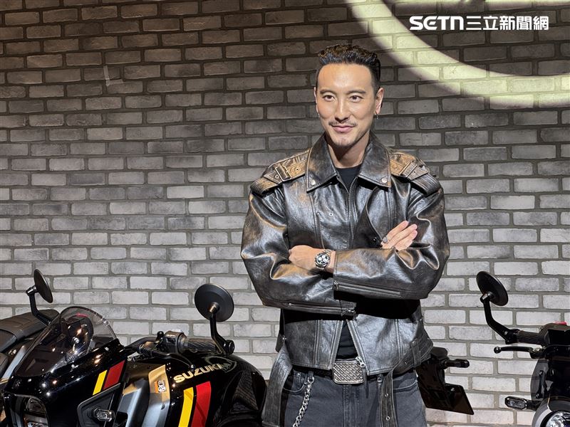 藝人王陽明在現場直接交車,成為全台第一位8TT車主。(圖/鍾釗榛攝影)