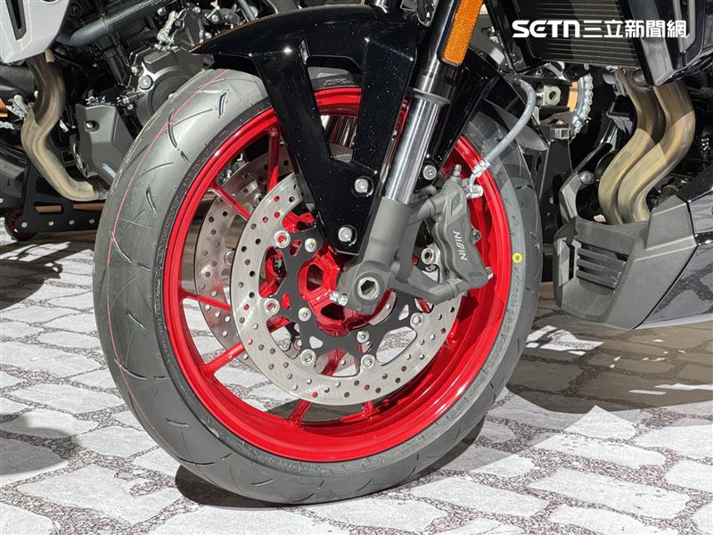 搭配KYB倒叉、以及NISSIN輻射卡鉗+310mm雙碟。(圖/鍾釗榛攝影)