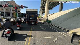 新北,貨車,追撞,煞車,身體不適。（圖／翻攝畫面）