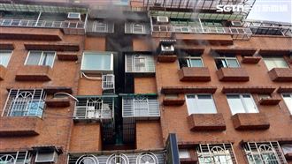 萬芳醫院旁公寓竄火煙　警消急赴現場灌救
