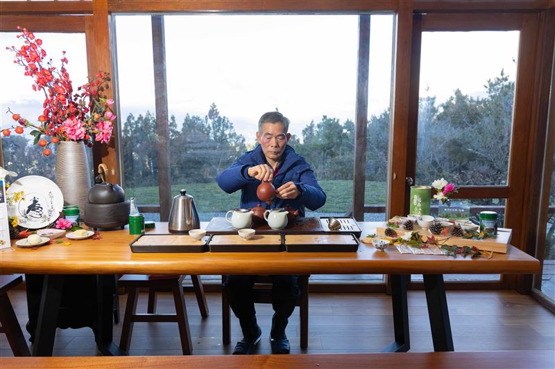 雄獅旅遊獨家包場,將帶領遊客在福壽山農場中的福壽山莊進行品茗體驗,將讓遊客品嚐珍貴稀有的「福壽長春茶」。(圖/旅宿業者提供)