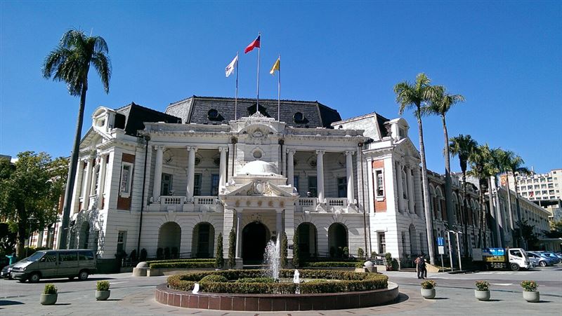 台中州廳廣場前噴水池,歷史悠久。(圖/翻攝自維基百科)