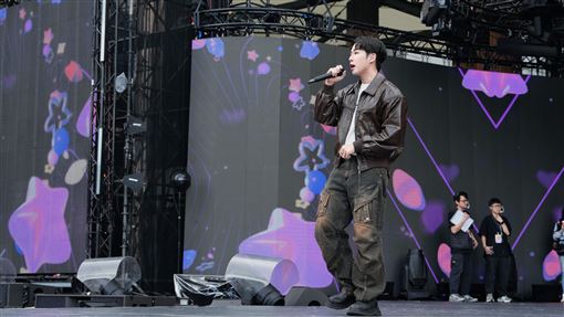 巨星演唱會倒數登場　男星現身彩排照流出