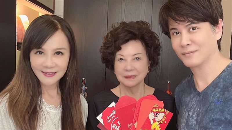 江志豐、龍千玉曾為了做音樂大吵,靠媽媽出面緩頰。(圖/翻攝自江志豐臉書)