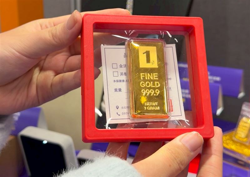 Yahoo購物表示,今年黃金買氣持續攀升、年增超過6倍,奪下「2025網友最愛Top10熱銷榜」年度銷售冠軍。(圖/品牌業者提供)