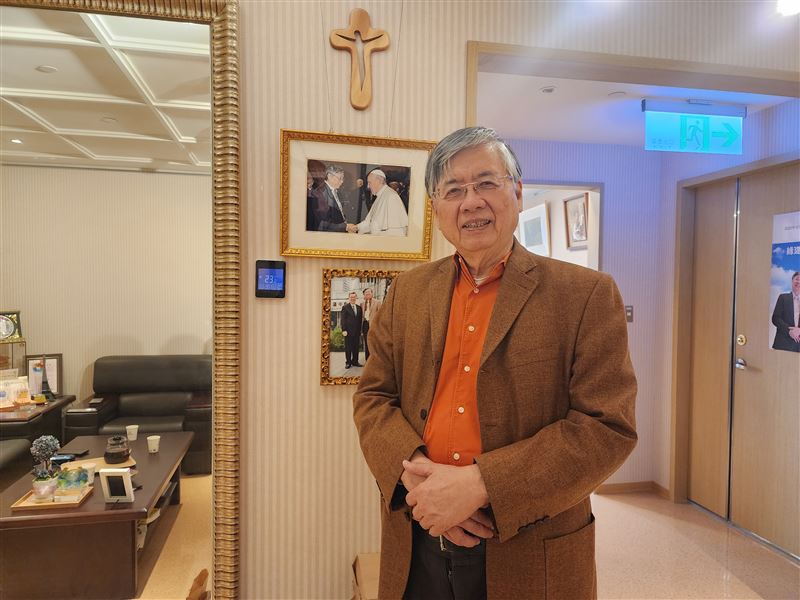 前輔大校長江漢聲死裡逃生曝心聲，為祂創立「被天主祝福的醫院」。堅持馬太福音聖經25：40 《弱者的守護》精神：凡你們對我這些最小兄弟中的一個所做的，就是對我做的。（圖／記者鍾志鵬攝影）