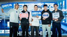 中職球星張奕（右起）、莊昕諺、戴培峰、陳冠宇、朱育賢一同出席媒體試片。（圖／牽猴子 提供） 