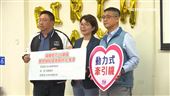 拚初選仍做公益　黃秀芳捐復健器材顧長輩