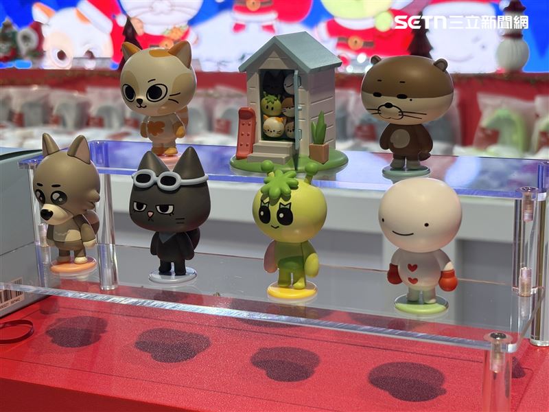 BOYNEXTDOOR官方角色「BBNEXDO」台北快閃店商品。(圖/記者趙于瑩攝影)