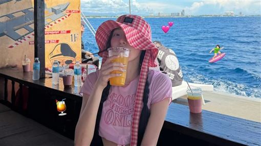 林襄掀衣炸出深溝　韓籍女神看傻了：OMG