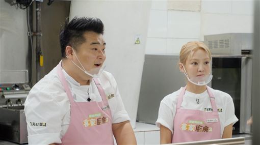 孝淵蹲地放空　李元日曝私下&quot;非常可愛&quot;