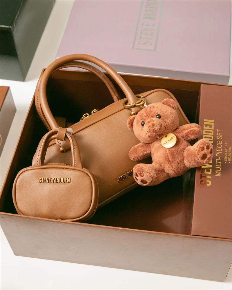 STEVE MADDEN推出「素面法棍小包三件禮盒組」。(圖/品牌業者提供)