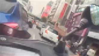 獨／北市街頭警匪追逐　詐團衝撞飆車逃逸