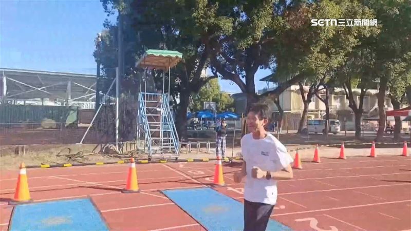 獨/跑幾圈上幾個醫學系 校長狂跑14圈