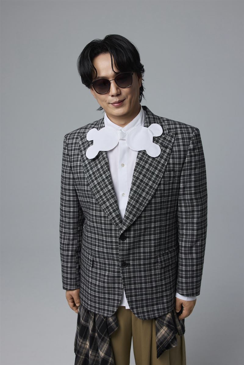 蕭煌奇行程滿檔,仍不忘一邊商演、一邊發地獄哏。(圖/中國民國身心障礙者藝文推廣協會提供)