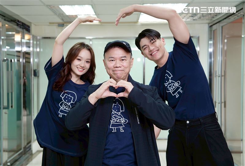 導演陳玉勳(中)透露片場非常歡樂,每天都有吃不完的美食。(圖/記者趙于瑩攝影)