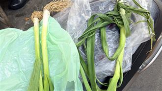 青蒜1斤230太扯！她1招讓攤販心虛算便宜