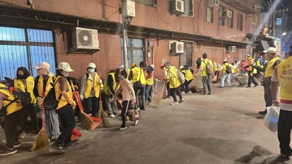 青山王祭志工快速清潔現場，環境維持良好。（圖／Paul huang提供）