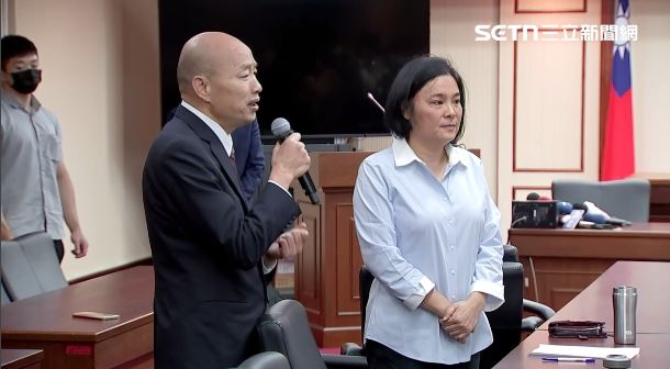 韓國瑜嘆「壓力太大」，遭助理當面反嗆（圖／翻攝畫面）