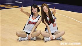 PLG例行賽，領航猿韓籍啦啦隊成員金裕娜、金海莉。（圖／記者劉彥池攝影）