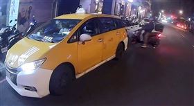 邱男騎車撞擊張男。（圖／翻攝自Threads @cth820518）