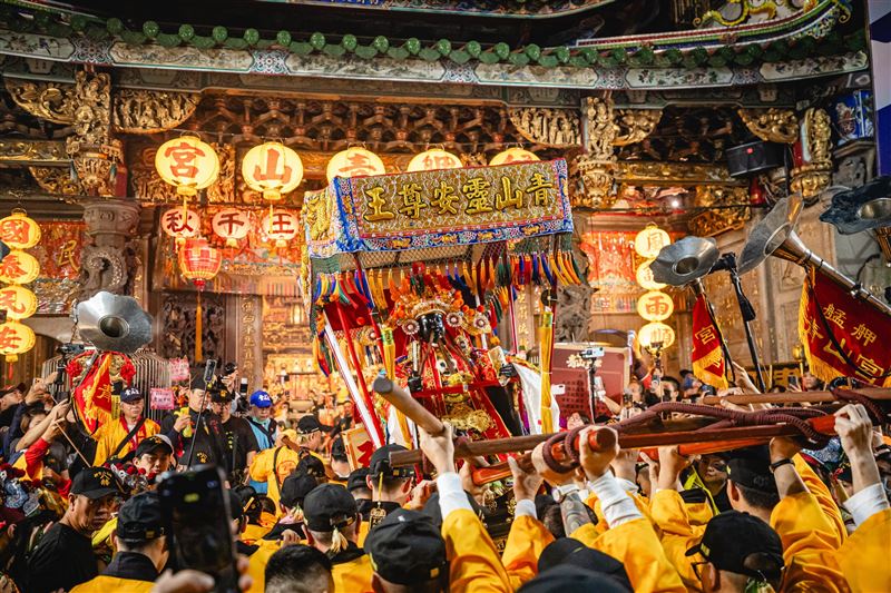 農曆10月23日是艋舺《青山宮》靈安尊王生日!青山宮×文化總會打造神級祭典,讓整個萬華「動」起來了。(圖/《青山宮》提供)