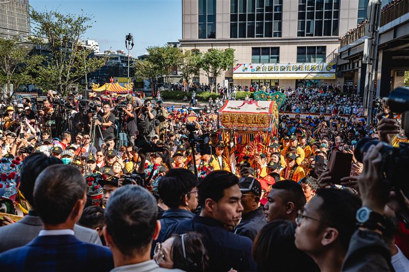 農曆10月23日是艋舺《青山宮》靈安尊王生日!青山宮×文化總會打造神級祭典,讓整個萬華「動」起來了。(圖/《青山宮》提供)