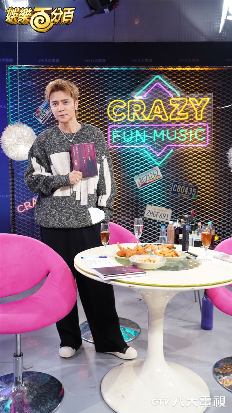 羅志祥宣傳新書。（圖／八大提供）