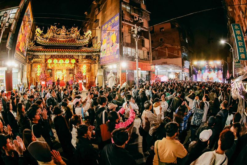 農曆10月23日是艋舺《青山宮》靈安尊王生日!青山宮×文化總會打造神級祭典,讓整個萬華「動」起來了。(圖/《文化總會》提供)