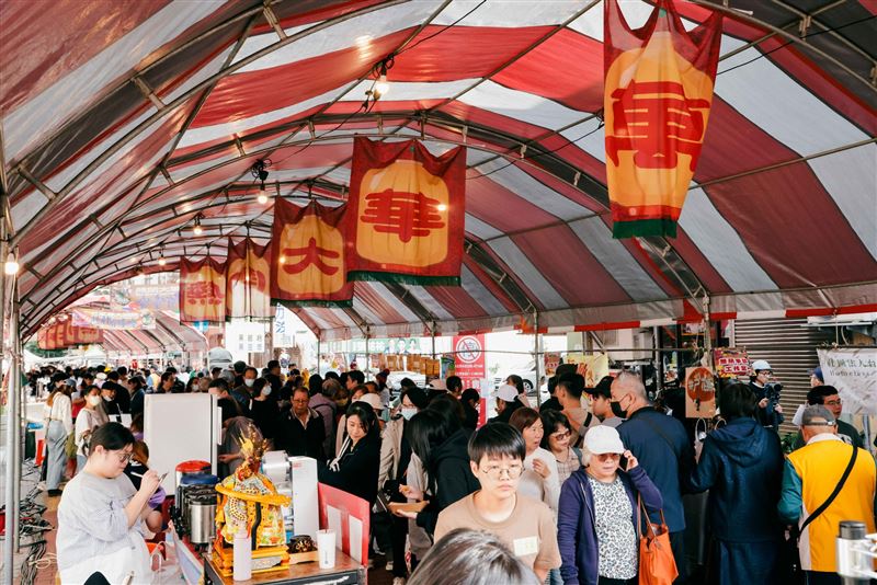 農曆10月23日是艋舺《青山宮》靈安尊王生日!青山宮×文化總會打造神級祭典,讓整個萬華「動」起來了。(圖/《文化總會》提供)