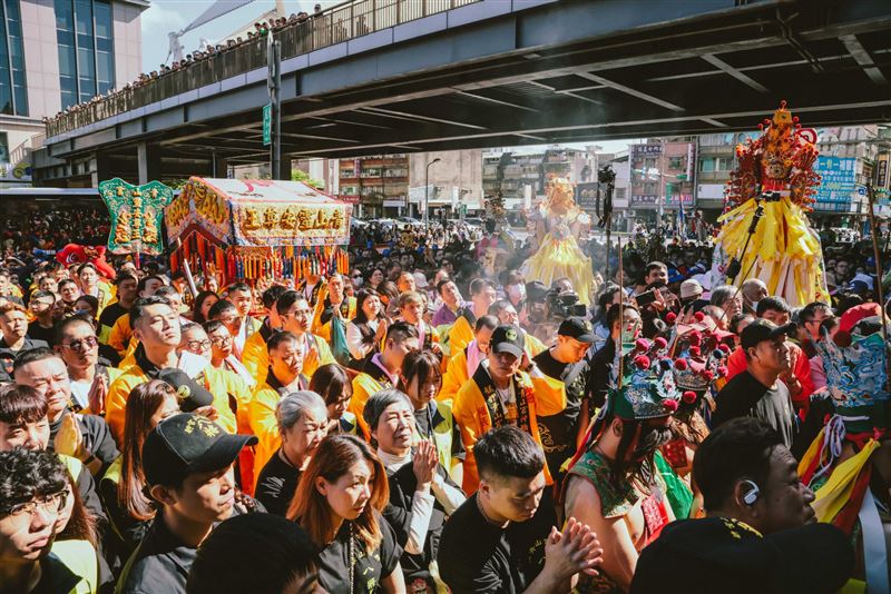 農曆10月23日是艋舺《青山宮》靈安尊王生日!青山宮×文化總會打造神級祭典,讓整個萬華「動」起來了。(圖/《文化總會》提供)