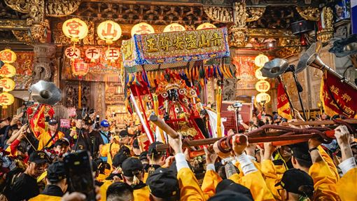 今天青山宮靈安尊王生日！萬華動起來了