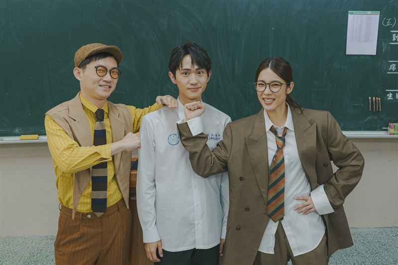 視網膜(左起)、姜典、林思宇以沉浸式解謎實境劇情探討學生自主權。（圖／小公視提供）