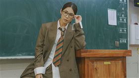 宇宙林思宇以「凶狠第八節代課老師」強勢登場。（圖／小公視提供）