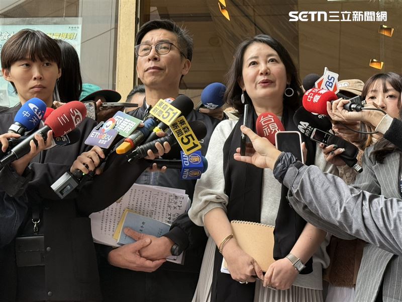 總統賴清德邀集黨籍立委便當會共商國事，民進黨團幹事長鍾佳濱、政策會執行長吳思瑤會後受訪（圖／記者劉秀敏攝影）