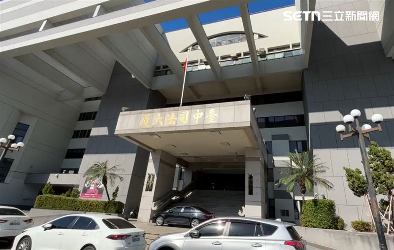 台中市何姓父子今年在西區台灣大道2段311巷內違停，阻擋地方法院公務車還飆罵女駕駛。（示意圖／資料照）