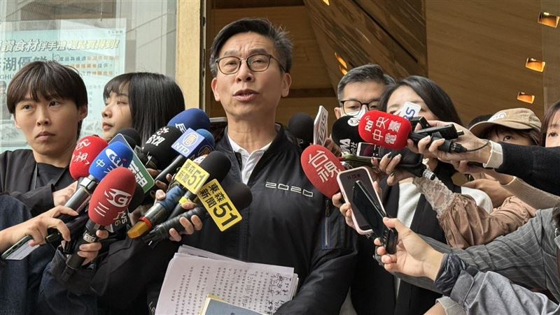 鍾佳濱酸藍白不敢倒閣:畏懼國民意志審判