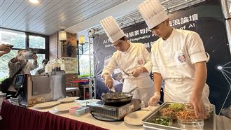 真人對決AI比做客家小炒　智能廚師險勝