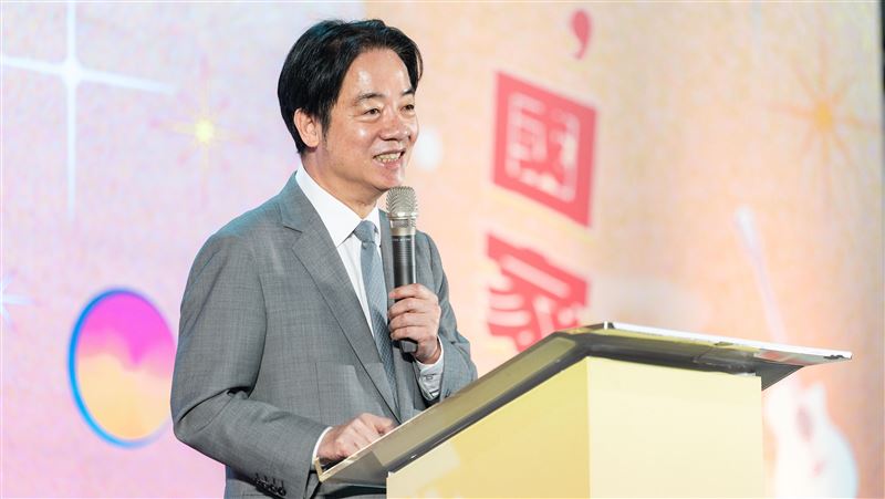 賴清德聽導覽心不在焉？青年還原真相打臉