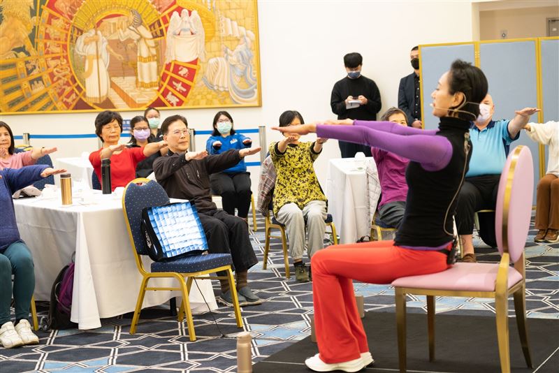 坣娜生前遺願曝光!這7個字「理所當然要勇敢」震撼逼哭網友,希望粉絲都好好的勇敢幸福過日子。(圖/張曼芸提供、時報出版提供、翻攝自《薛智偉坣娜猶台文化交流協會-Jewish Taiwan Cultural Association》臉書)