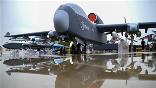 陸「空中航母」九天首飛　百枚蜂彈劍指台