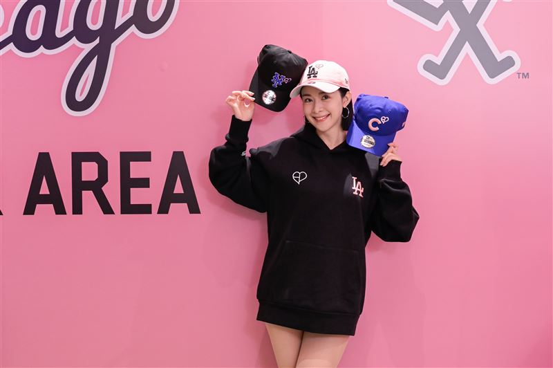 現場展出多款必收單品：連帽大學T、短袖T恤、經典棒球帽共超過20款限定單品吸睛亮相