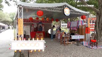 獨／考前「抱佛腳」輔大校園出現文昌帝君