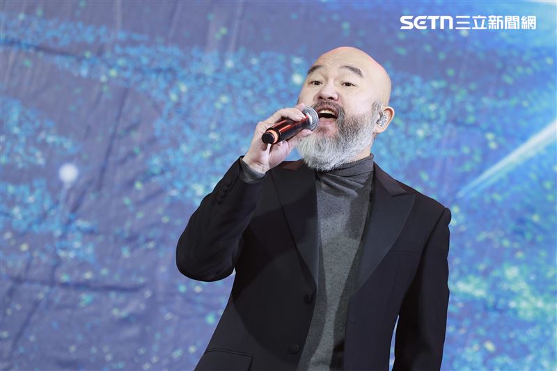 辛龍睽違5年復出受邀尾牙演出。（圖／記者鄭孟晃攝影）