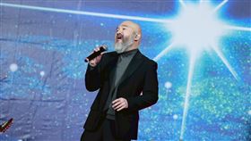 辛龍睽違5年復出受邀尾牙演出。（圖／記者鄭孟晃攝影）