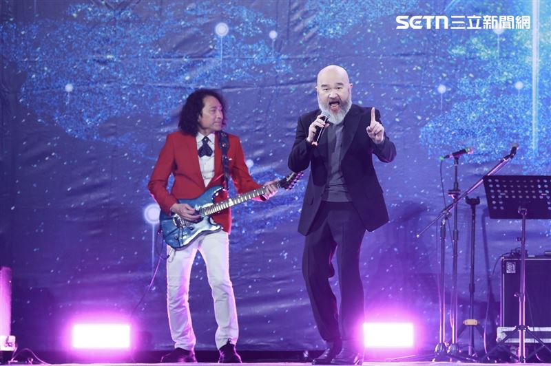 辛龍受邀參加尾牙演出。（圖／記者鄭孟晃攝影）