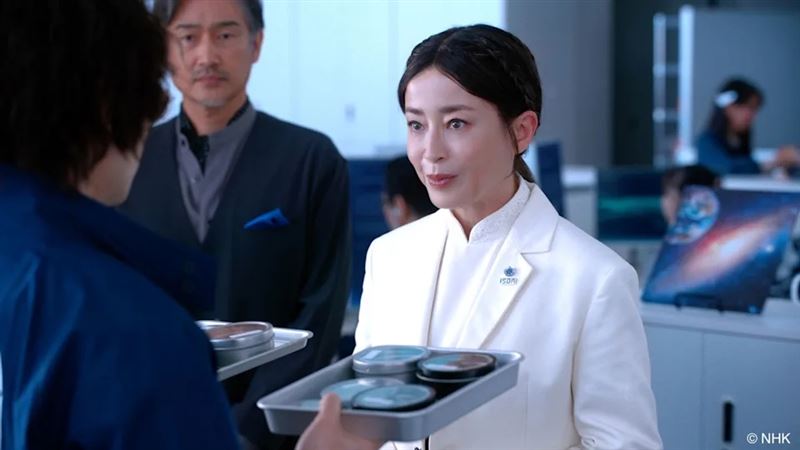 宮澤理惠飾演ISDA 頂尖菁英之一，負責指揮 ISDA 重大專案「火星撤退計畫」。（圖／Hami Video提供）